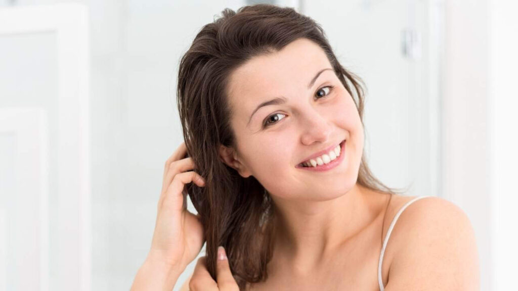 Benefits of Applying Oil on Wet Hair